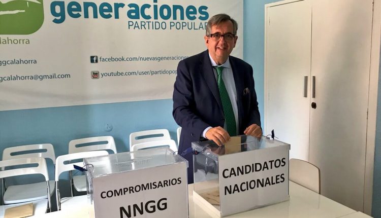 Alcalde de Calahorra votando