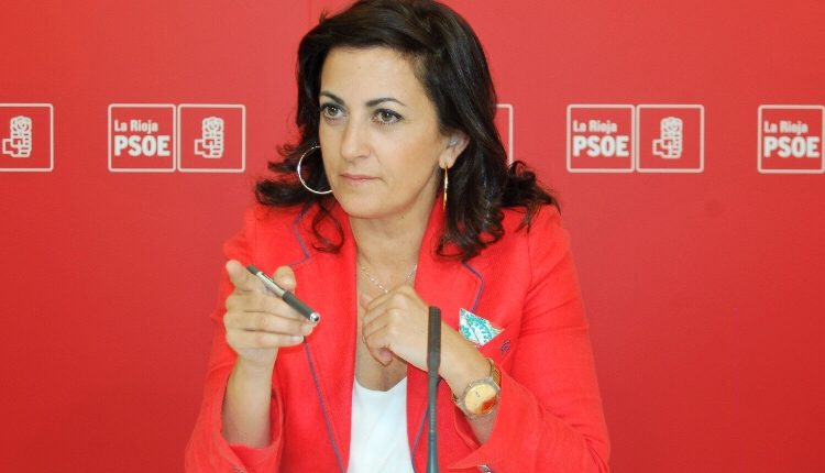 Foto de Concha Andreu en la sede socialista.