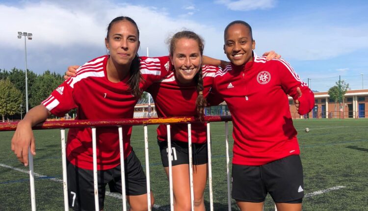 Kika, a la derecha de la imagen durante un entrenamiento